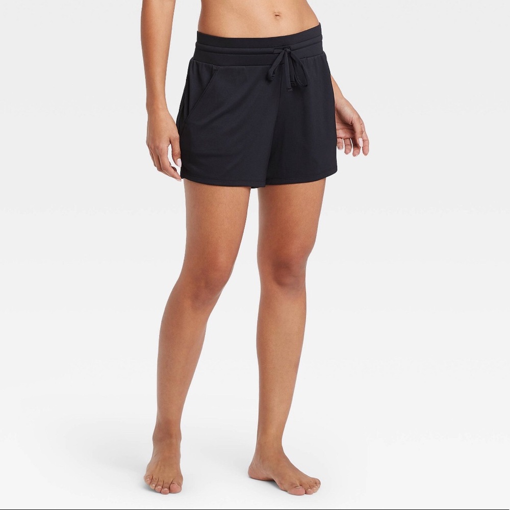 All in Motion Women’s 5” Mid-Rise Shorts
